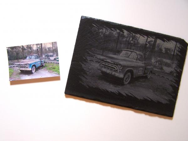 Schieferplatte 300 x 200 mit Lasergravur und Holz-Aufsteller